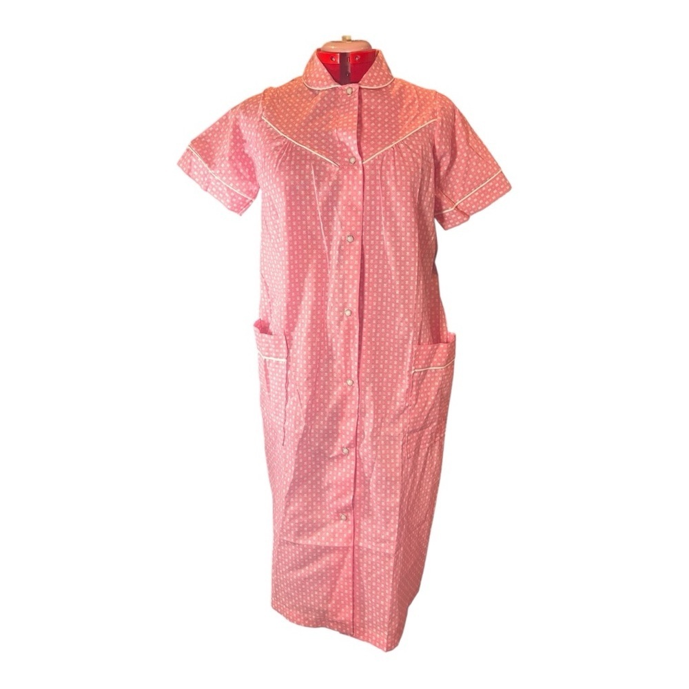 Vintage Carriage Court Classic Pink Snap-Front House Dress – NWT – Small (8–10)